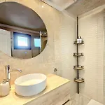 아파트 Sunny Dream House By Lica Homes 에스테포나